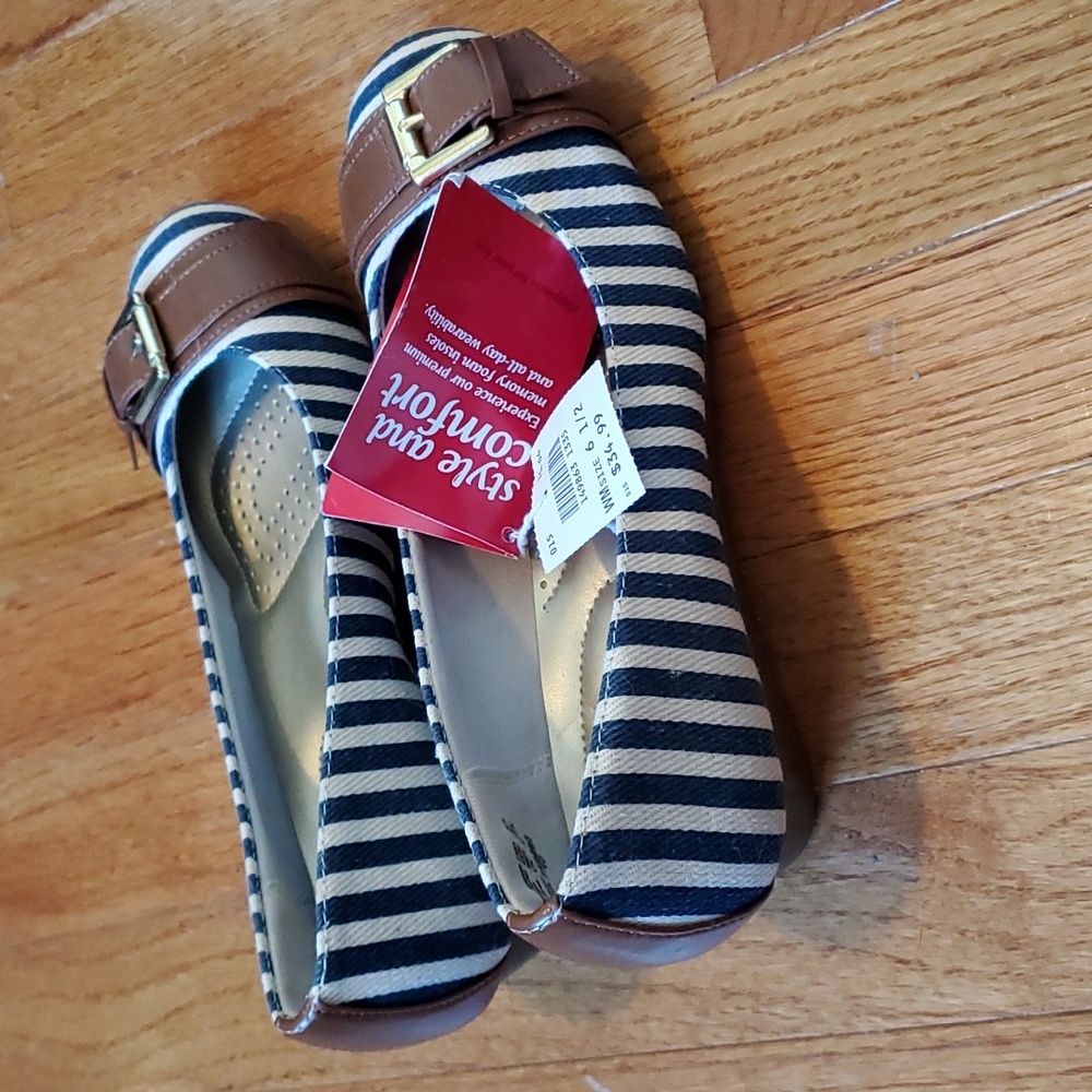 NWT Blue / white striped wedges